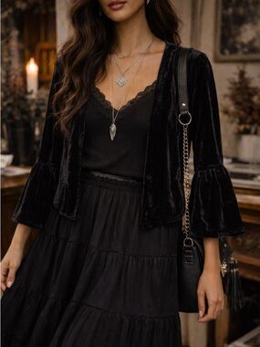 AMARYLLIS Black Velvet Ruffle Bell Sleeve Top Sz Sm Whimsigoth Witch Fairy Magic